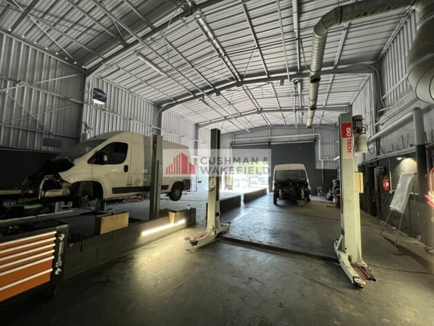 Location entrepôts / activités Nîmes Cushman & Wakefield