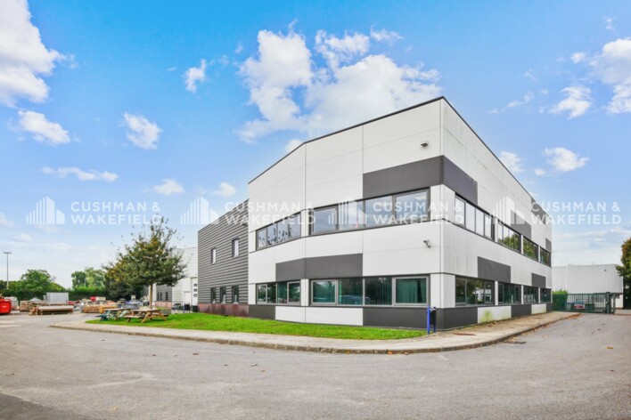 Location entrepôts / activités Montigny-le-Bretonneux Cushman & Wakefield