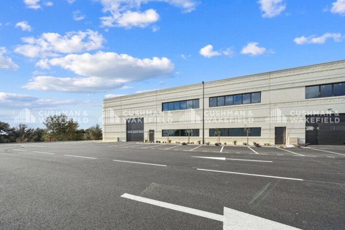 Location entrepôts / activités La Ciotat Cushman & Wakefield