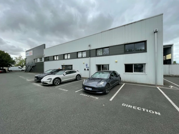 Location entrepôts / activités Saintes Cushman & Wakefield