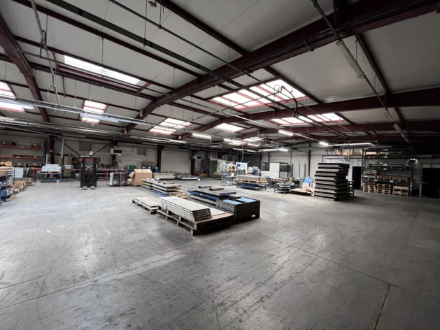 Location entrepôts / activités La Selle-en-Luitré Cushman & Wakefield