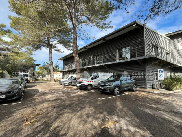 Location entrepôts / activités Signes Cushman & Wakefield