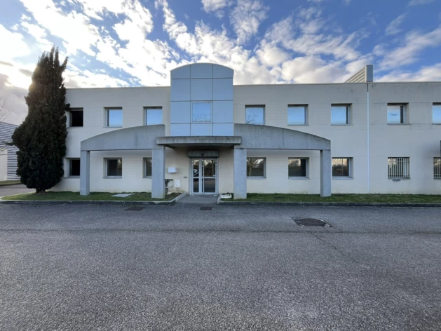 Location entrepôts / activités Saint-Priest Cushman & Wakefield