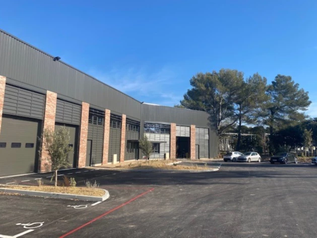 Achat entrepôts / activités Signes Cushman & Wakefield