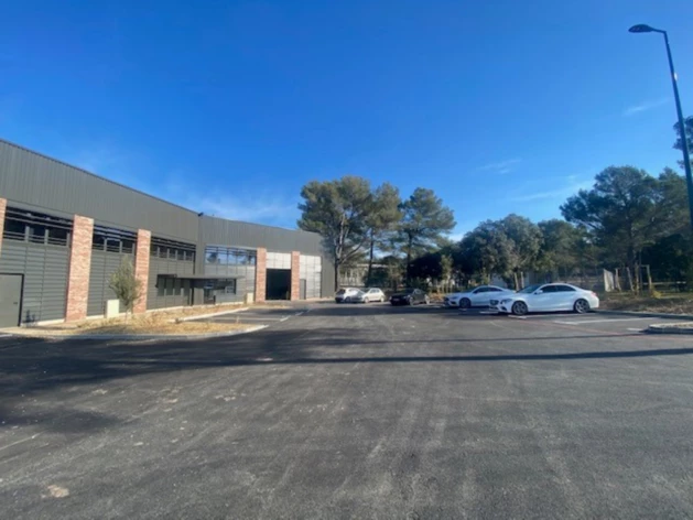 Achat entrepôts / activités Signes Cushman & Wakefield