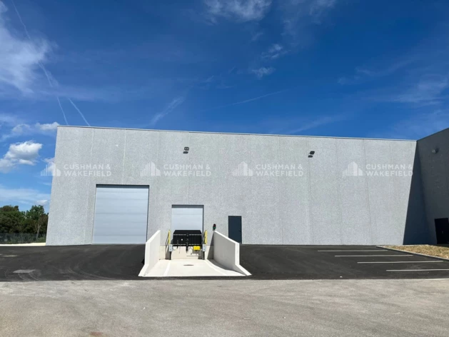 Location entrepôts / activités Signes Cushman & Wakefield