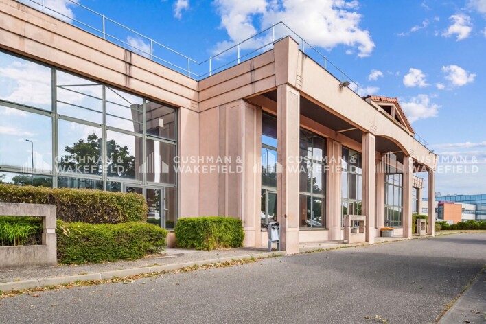 Achat entrepôts / activités Bron Cushman & Wakefield