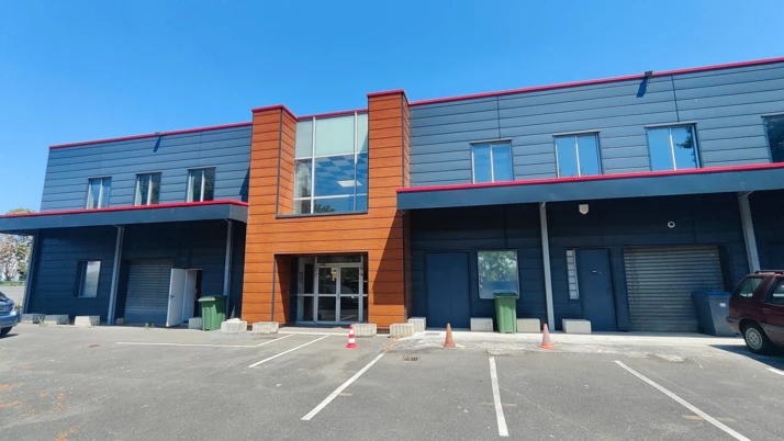 Location entrepôts / activités Guibeville Cushman & Wakefield