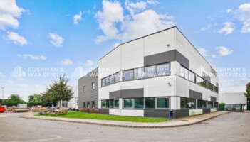 Location entrepôts / activités Montigny-le-Bretonneux Cushman & Wakefield
