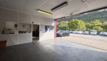 Location entrepôts / activités Gémenos Cushman & Wakefield