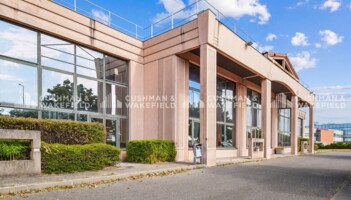 Achat entrepôts / activités Bron Cushman & Wakefield